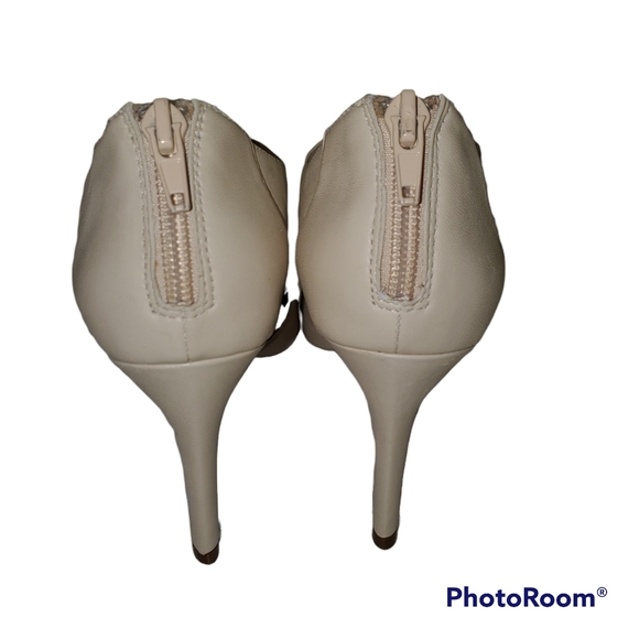 Le Chateau Moda Reflex, nude heel size 6 - Picture 4 of 8
